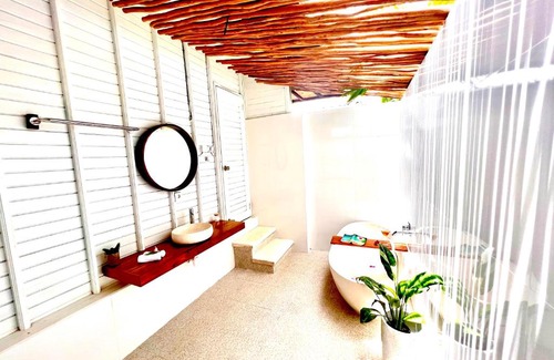 Ceningan Island Complejo | Mista Ceningan's Beach Bungalows previously The KUBU 221
