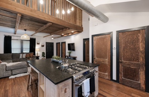 Midtown Casa | Mistletoe - Near Downtown, Nitelife, Pearl, R Walk