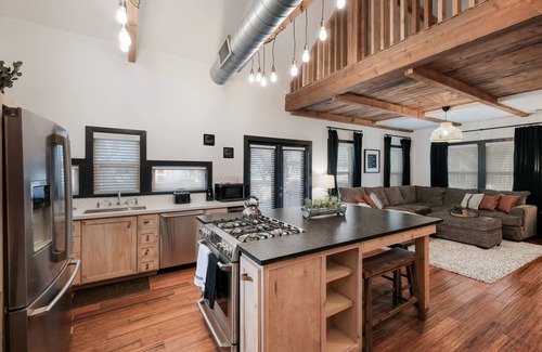 Midtown Casa | Mistletoe - Near Downtown, Nitelife, Pearl, R Walk