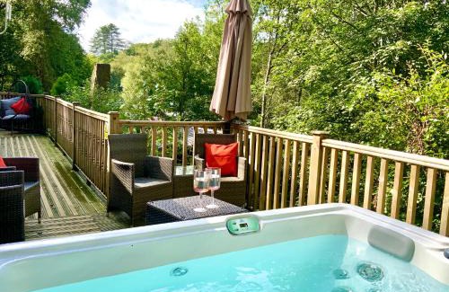Troutbeck Bridge Casa | Mistletoe One Luxury Lodge with Hot Tub Windermere
