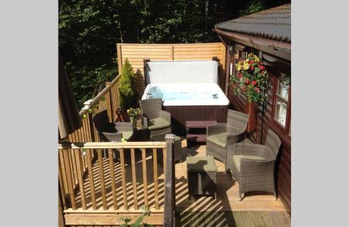 Troutbeck Bridge Casa | Mistletoe One Luxury Lodge with Hot Tub Windermere