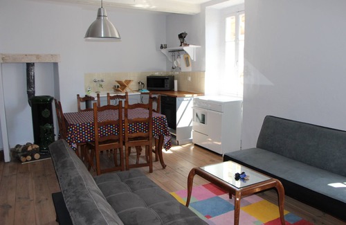 Barjac Apartamento | mistral-Apartamento-Superior-Baño con bañera-Vista a lugar emblemático