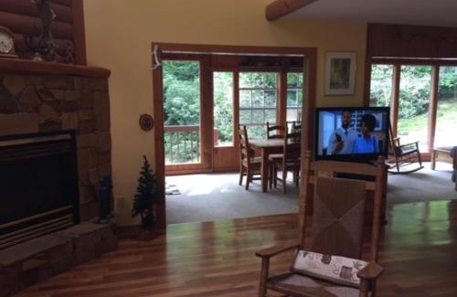 Cullowhee Casa | Misty Falls Hideaway