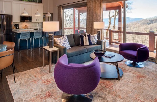 Lansing Casa | Misty Glen. Modern Mnt Retreats. The Sugar Maple