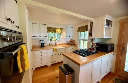 Gouldsboro Cabaña | Misty Morning Cottage: Private, secluded, waterfront escape in Gouldsboro, Maine