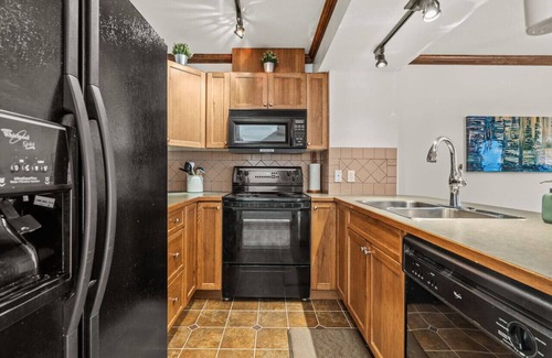East Kootenay Apartamento | Misty Mountain Retreat | Pool/Hot Tub | Fireplace