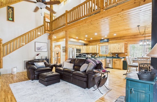 Prescott Cabina | Misty Mountain Chalet- Cabin Pets EV Trails Views 2acres 7000ft elevation