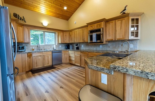 Bear Creek Casa | Misty Mountain Retreat, Epic Views, Sleeps 11