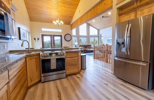 Bear Creek Casa | Misty Mountain Retreat, Epic Views, Sleeps 11