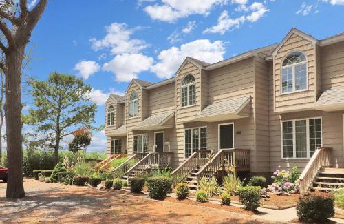 Chincoteague Casa | Misty's Thicket - Water access; Screened porches!