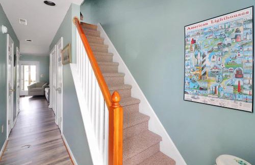 Chincoteague Casa | Misty's Thicket - Water access; Screened porches!