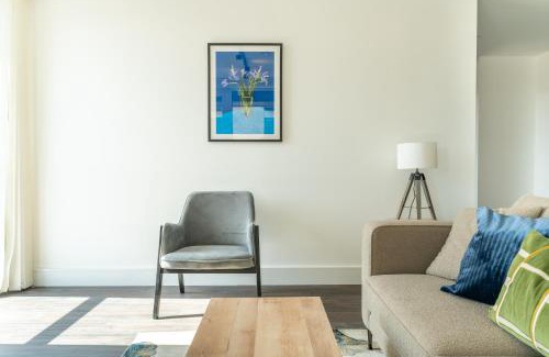 College Park and Old Oak Apartamento | Mitre Hockney by Artsy