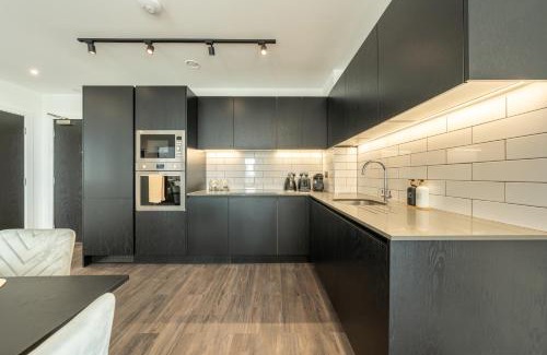 College Park and Old Oak Apartamento | Mitre Monet by Artsy