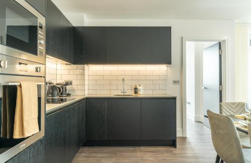 College Park and Old Oak Apartamento | Mitre Monet by Artsy