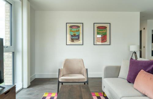 College Park and Old Oak Apartamento | Mitre Warhol by Artsy