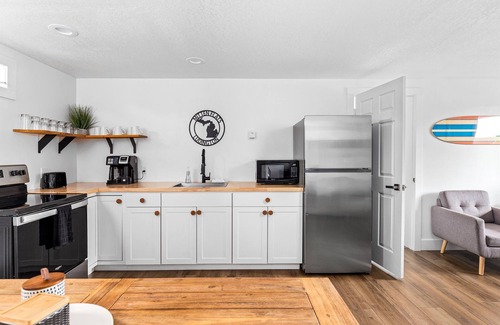 Ludington Apartamento | Mitten Flats #5 - 1 Block to the beach!