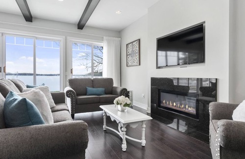 Bradley Casa | Mitten Lake Escape