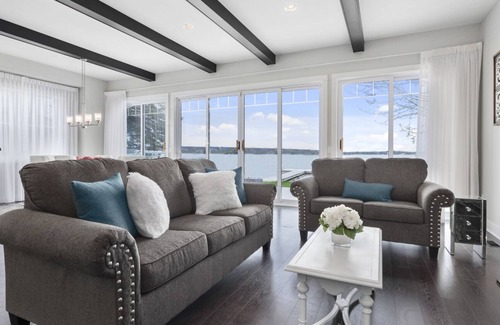 Bradley Casa | Mitten Lake Escape