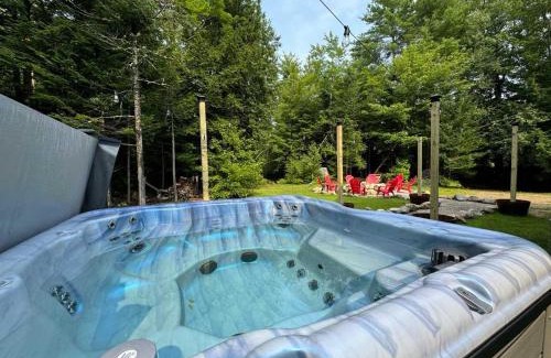 Conway Casa | Mitten Pines Cabin Hot Tub Fire Pit