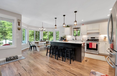 Conway Casa | Mitten Pines Cabin | Hot Tub | Fire Pit | Games