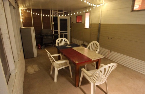 Howardwick Casa | Mitzi's New Moon: A Classic and Cozy Country Getaway