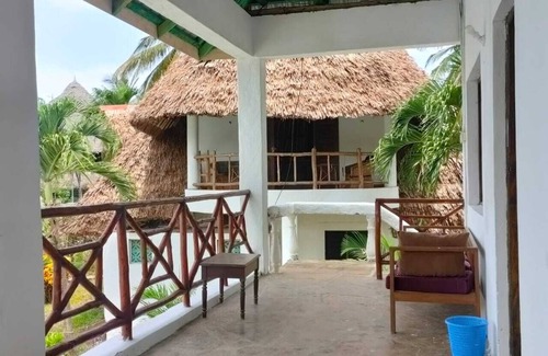 Galu Beach Apartamento | Miwa Budget Apartments 5mins less walk to beach(single budget rooms)