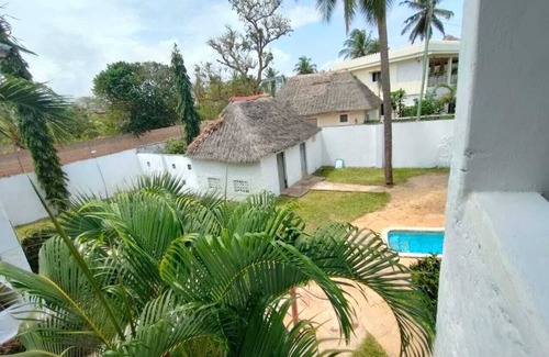 Galu Beach Apartamento | Miwa Budget Apartments 5mins less walk to beach(single budget rooms)