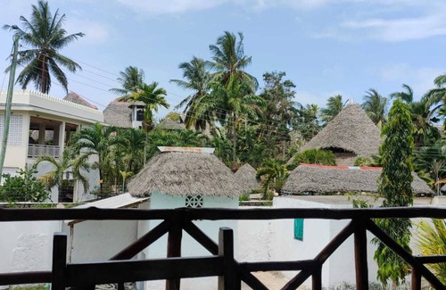 Galu Beach Apartamento | Miwa Budget Apartments 5mins less walk to beach(single budget rooms)