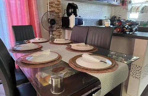 Kaputian Casa | MJ’s Homestay, Charming 2-bedroom house with WiFi, AC, free airport pick up.