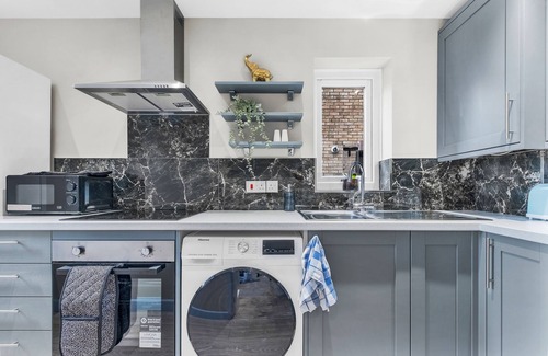 Walton Casa | MK 2-Bedroom Contractor's Gem