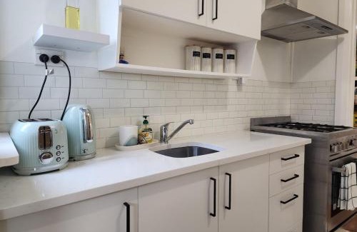 Lower Hutt Casa | MKM Villa - Cozy House in Central Lower Hutt