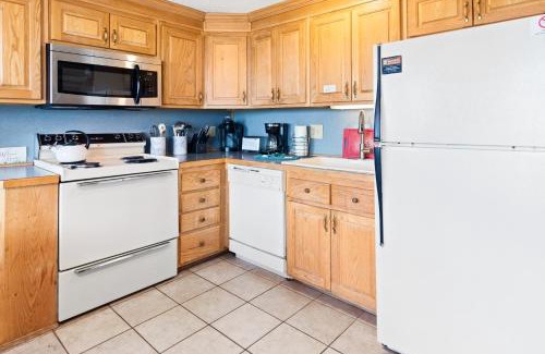 Snowshoe Apartamento | ML246 Spacious Condo Mtn & Lake views fireplace