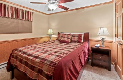 Snowshoe Casa | ML324 1BR 1BA Mountain View Connects To ML326 WiFi