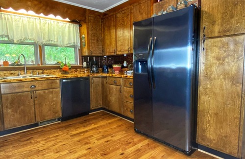 Sylva Casa | Mnt View Cottage. Calm, comfortable and clean