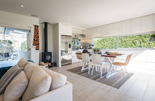 Oneroa Cabaña | Moa Magic - Waiheke Island Holiday Home
