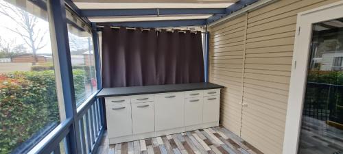 Gastes Otro | Mobil home 693 à la réserve 8 personnes avec terrasse couverte