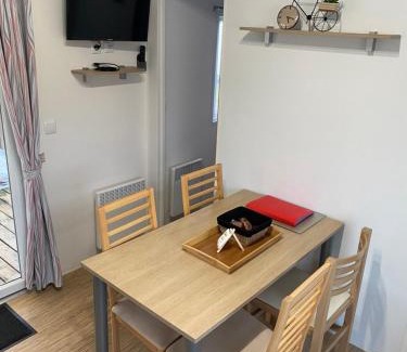 Onzain Otro | Mobil Home tout confort idéal pour 4 personnes dans le Domaine de Dugny CAMPING 4 ETOILES, Proche de Blois, du Zoo de beauval et des Châteaux de la Loire