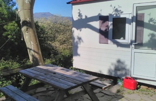 Saint-Pee-sur-Nivelle Chalet De Esquí | casa móvil en una colina con vista