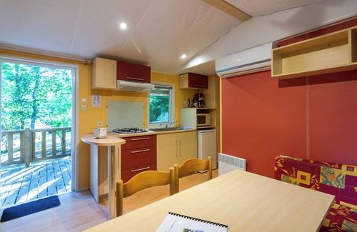 Saint-Martial-de-Nabirat Casa | Mobil Home '4 Personnes Climatisé' con piscina compartida, Wi-Fi y aire acondicionado