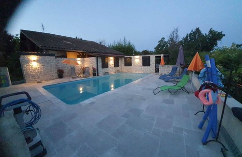 Montfermier Chalet De Esquí | Mobile-gite 6 Persoons Zeer Prive met Groot Terras en Uitzicht op het Meer