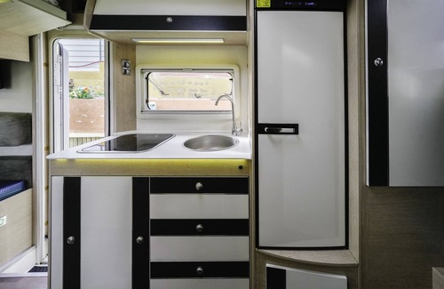 Montcada I Reixac Casa | Mobil Home "Cerca De Barcelona" con vistas a la montaña, terrazas compartidas y jardín privado