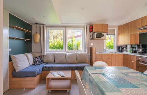 Les Mathes Alquiler De RV | Casa móvil "Camping Les Charmettes" con terraza compartida y jardín privado