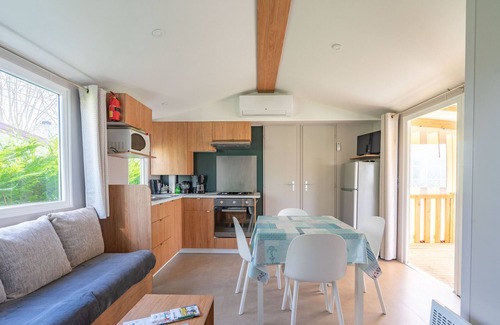 Les Mathes Alquiler De RV | Casa móvil "Camping Les Charmettes" con terraza compartida y jardín privado