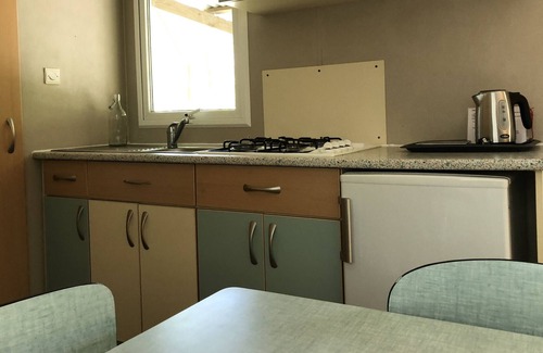 Gravieres Casa | Mobile Home 'Camping La Châtaigneraie' with Private Terrace, Private Garden and Wi-Fi
