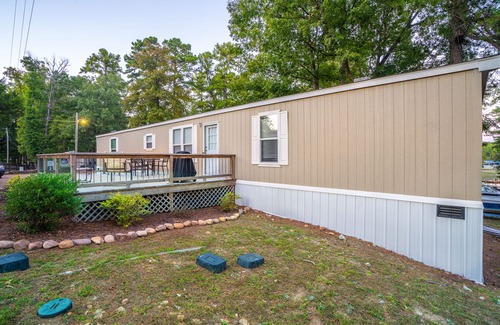 Royal Casa | Mobile Home E-1 at Safe Harbor Brady Mountain on Lake Ouachita!