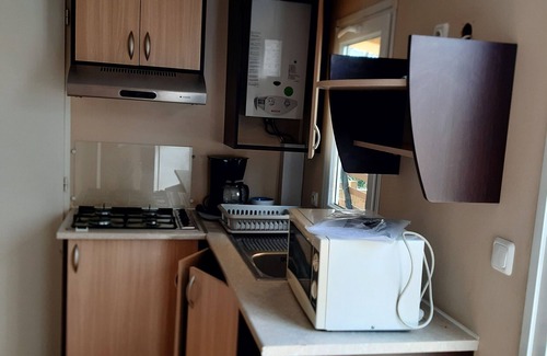 La Roque-d'Antheron Alquiler De RV | Mobil-home 'Le 147 Aux Iscles' con piscina compartida, terraza privada y aire acondicionado