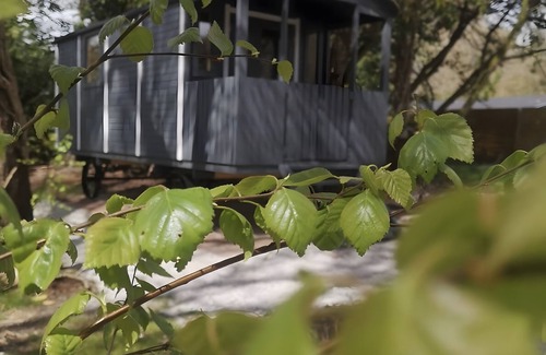 Cast Casa | Mobile Home 'Johny - 15mins Plages Et Douarnenez' with Shared Garden