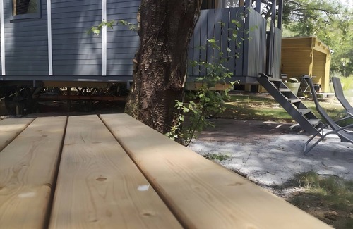 Cast Casa | Mobile Home 'Johny - 15mins Plages Et Douarnenez' with Shared Garden