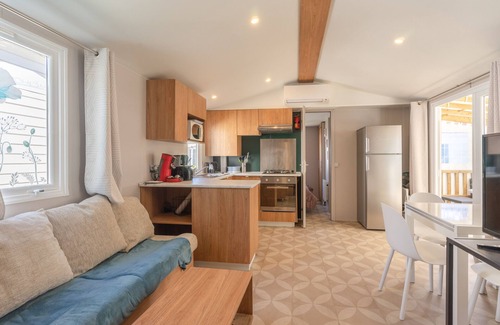 Ronce-les-Bains Alquiler De RV | Mobil Home 'Mh 428 Ronce Les Bains' con piscina compartida, terraza y aire acondicionado