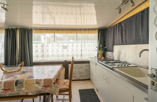La Tremblade Alquiler De RV | Mobil Home 'Mobil Home Willerby' con piscina compartida, Wi-Fi y aire acondicionado